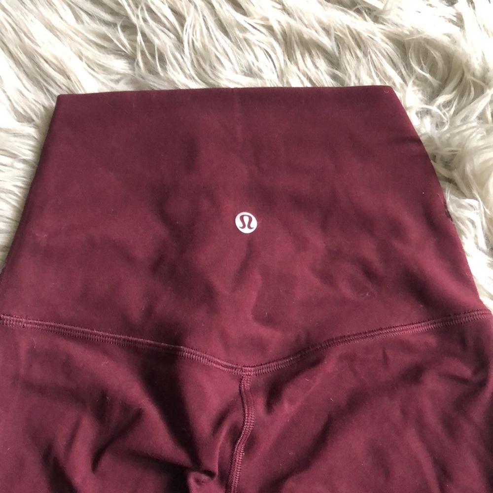 Like New, Super High Waist Aligns 28”, size 2